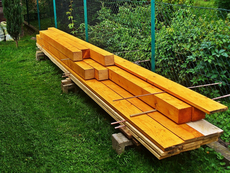 menuisier-MEOUNES LES MONTRIEUX-min_boards_the_rafters_joinery_tree_painting_wood_colored_paint-871508