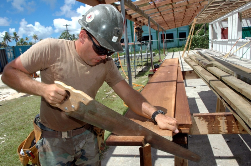 menuisier-MEOUNES LES MONTRIEUX-min_worker_construction_building_carpenter_male_job_build_helmet-893290